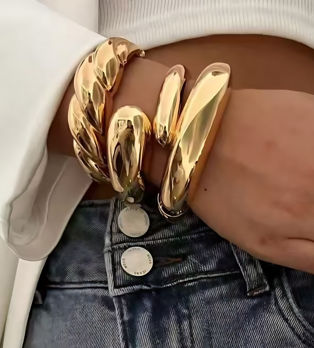 Solstice Shine – A Sculptural Gold Bangle Set